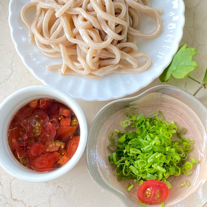 めんつゆにトマト？トマトのつけうどん（そばでも！）